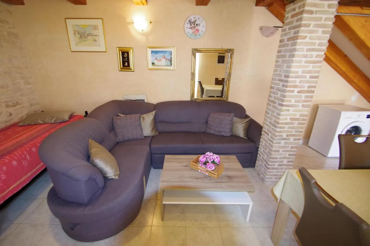 Holiday home Mery Country House Kavran