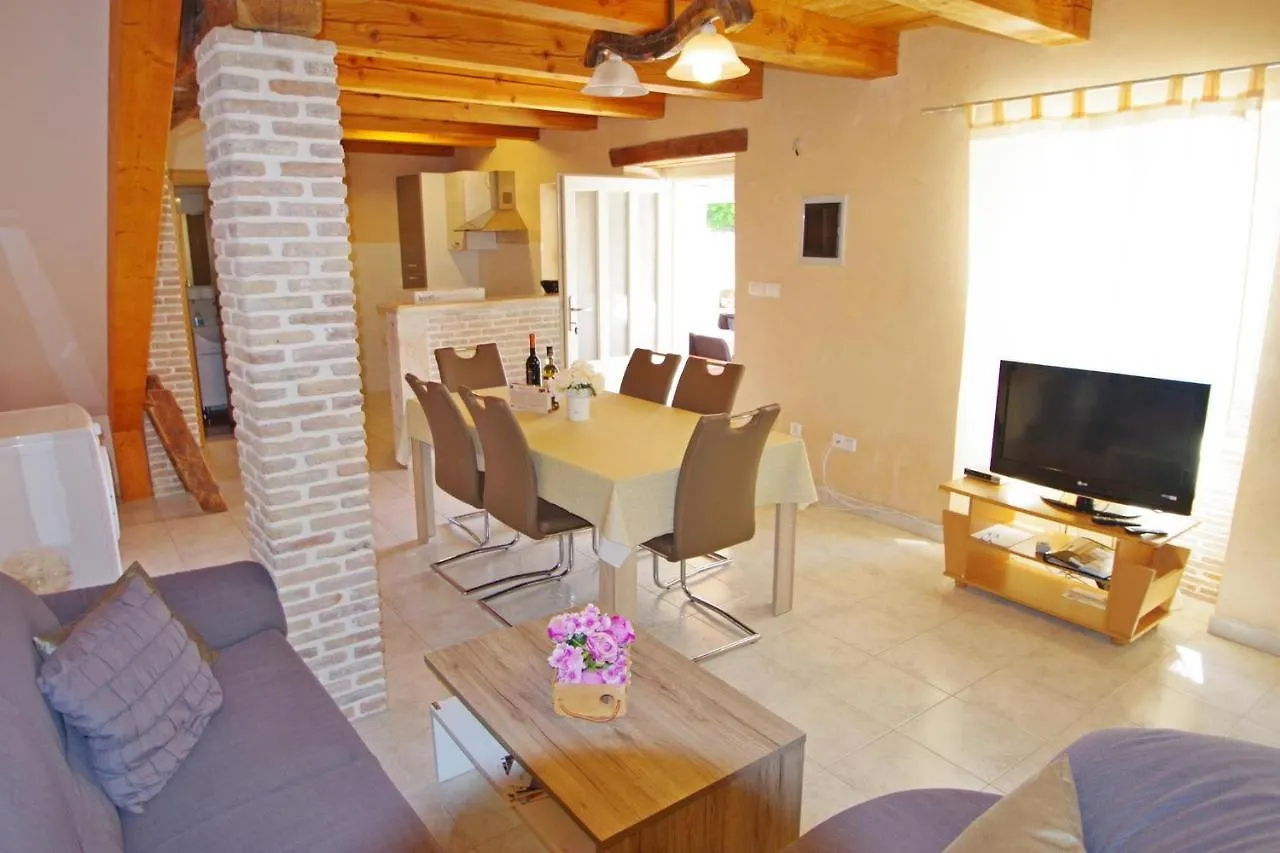 Mery Country House Kavran Holiday home