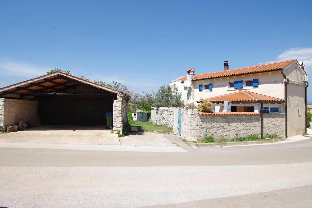 Holiday home Mery Country House Kavran