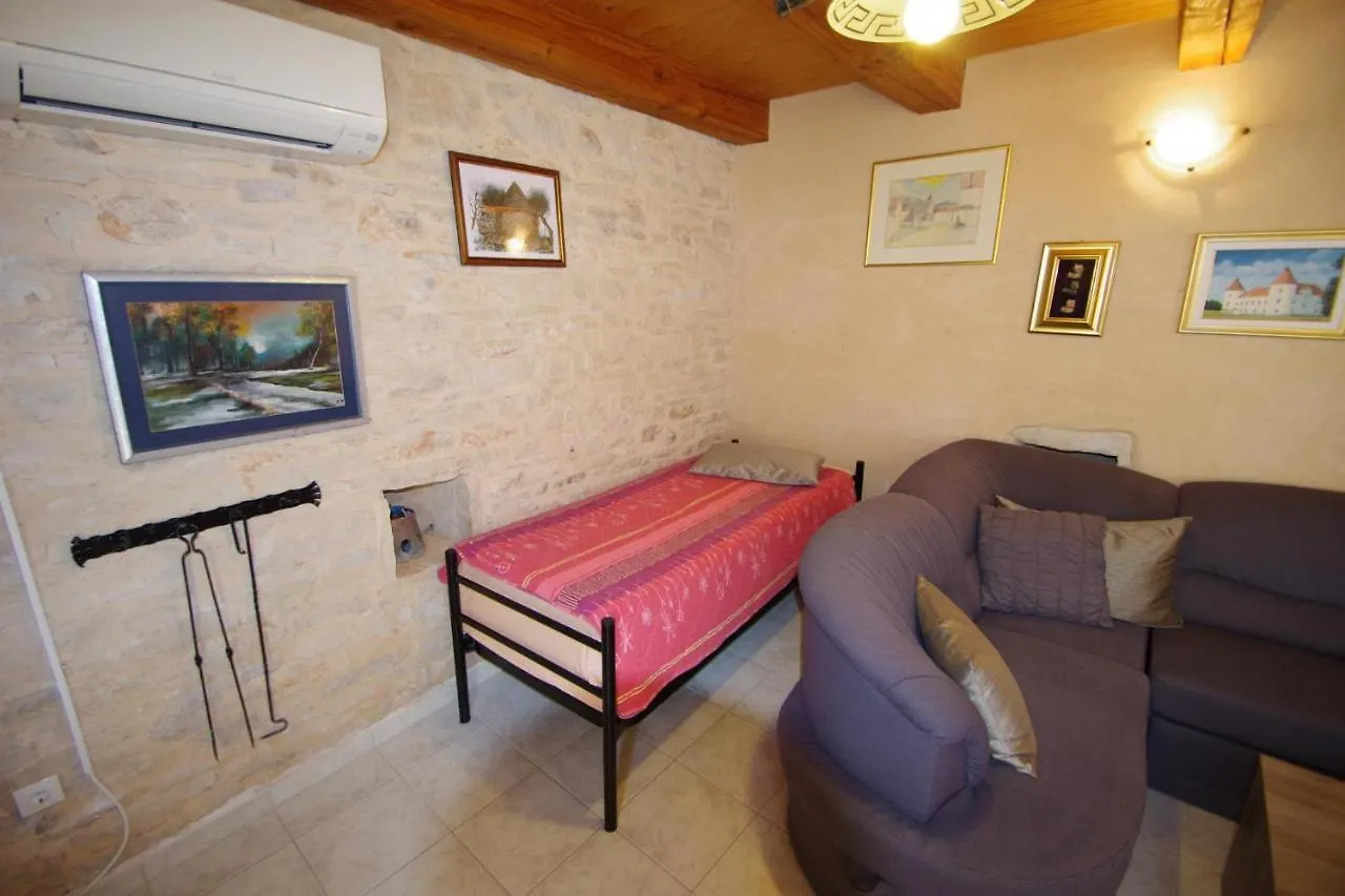 Mery Country House Kavran Holiday home