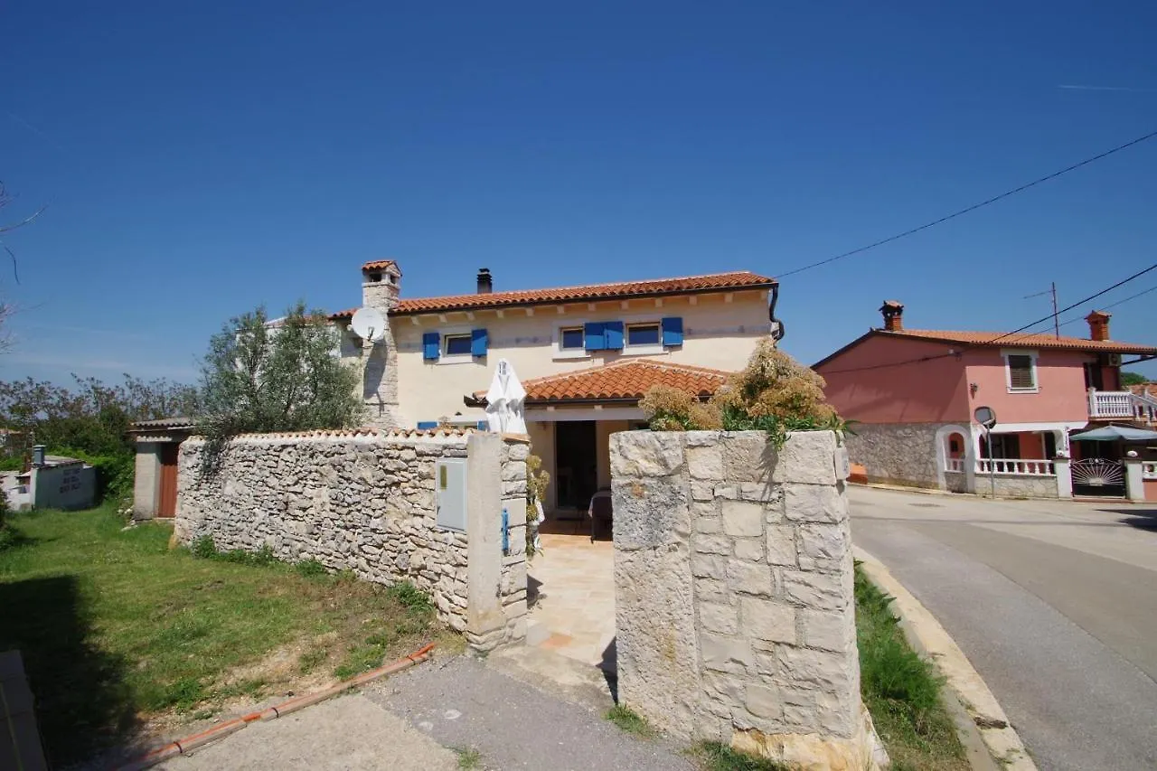 Mery Country House Kavran Holiday home